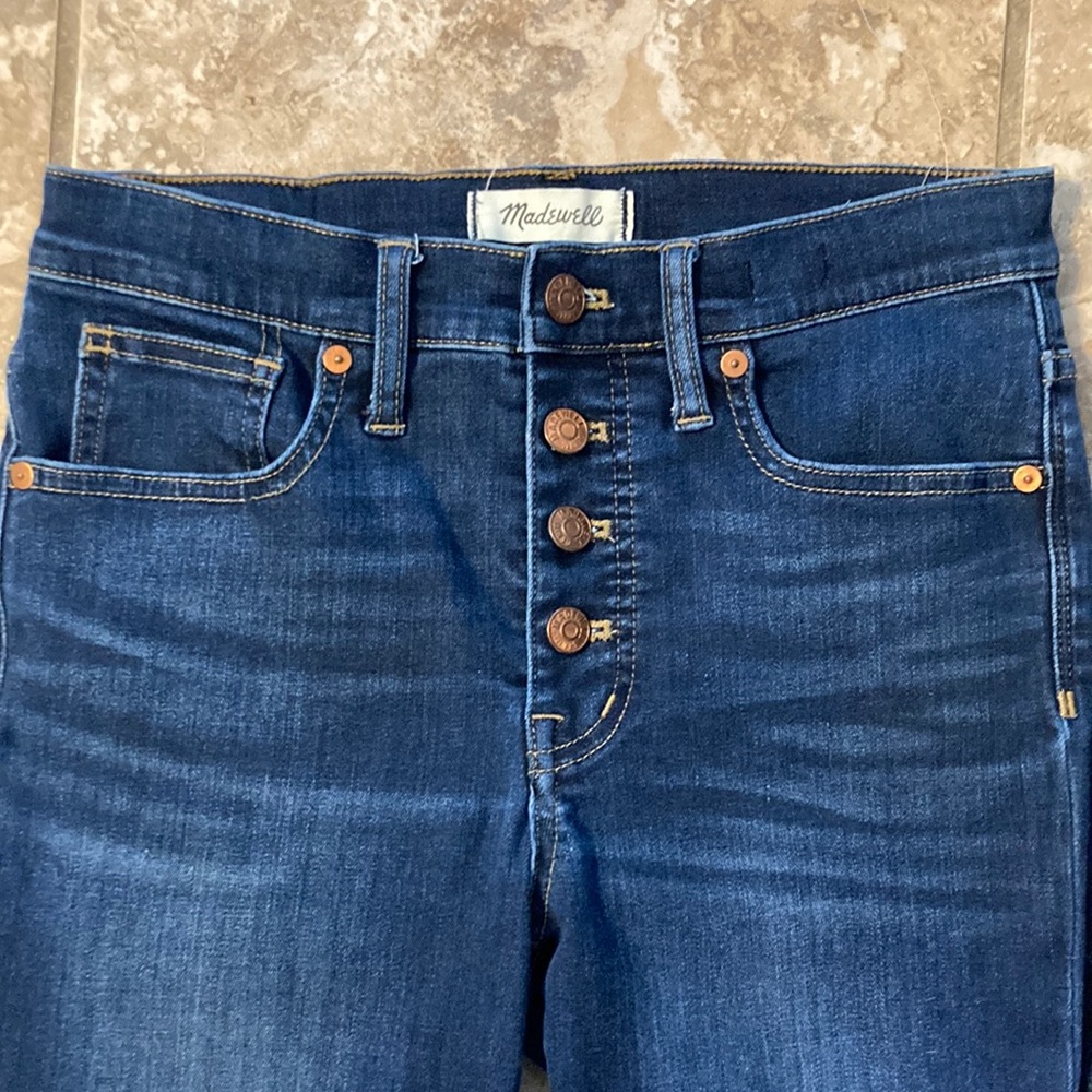 Madewell 9” mid-rise, button fly, skinny jeans. Size 28T